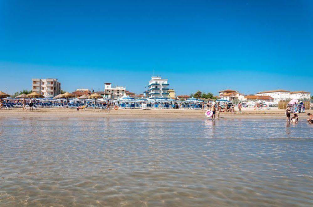 Hotel Sayonara Senigallia Bagian luar foto