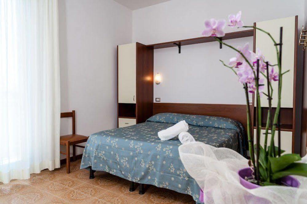 Hotel Sayonara Senigallia Bagian luar foto